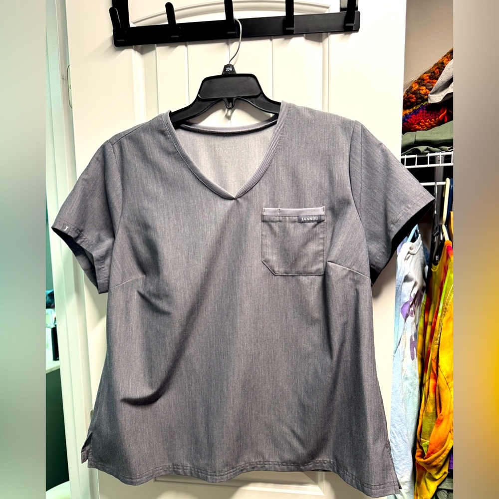 Gray Women’s V-Neck Short Sleeve Scrub Top